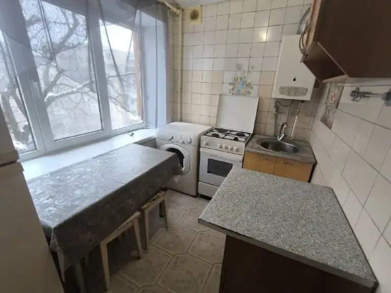 Продажа однокомнатной квартиры в центре донецка ворошиловский район!

Стройте свое пространство с агентством недвижимости город
Вы мечтаете - мы реализовываем💫

Лучшая локация города 🌆
Набережная - площадь ленина
Площадь конституции 4

☎️+79495138558

📄Прописанных нет.
📄Документы готовы к быстрой сделке.

📌Общая квадратура 30 кв м
📌4Тый этаж из 5
📌Квартира теплая
📌Вода по графику
📌Установлены пластиковые окна
📌Коммуникации поменяны
📌Застекленная лоджия
📌Требуется косметический ремонт
📌В квартире остается вся мебель и техника

Транспортная развязка в любую точку города
Магазины, супермаркеты
Кафе, рестораны и т. Д

Стоимость 3 600 000 ₽
Реальному покупателю возможен торг!
Ключи в агентстве, показ в любое время!

☎️+79495138558 - фотография - 4