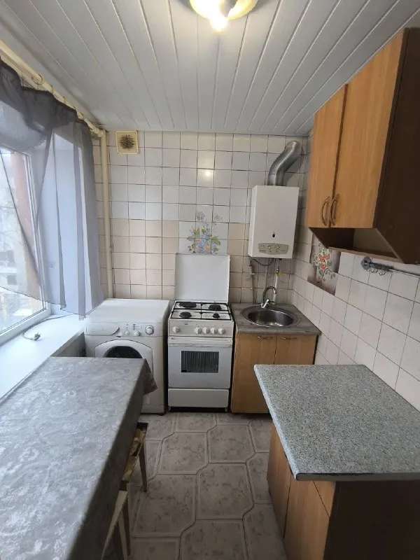 Продажа однокомнатной квартиры в центре донецка ворошиловский район!

Стройте свое пространство с агентством недвижимости город
Вы мечтаете - мы реализовываем💫

Лучшая локация города 🌆
Набережная - площадь ленина
Площадь конституции 4

☎️+79495138558

📄Прописанных нет.
📄Документы готовы к быстрой сделке.

📌Общая квадратура 30 кв м
📌4Тый этаж из 5
📌Квартира теплая
📌Вода по графику
📌Установлены пластиковые окна
📌Коммуникации поменяны
📌Застекленная лоджия
📌Требуется косметический ремонт
📌В квартире остается вся мебель и техника

Транспортная развязка в любую точку города
Магазины, супермаркеты
Кафе, рестораны и т. Д

Стоимость 3 600 000 ₽
Реальному покупателю возможен торг!
Ключи в агентстве, показ в любое время!

☎️+79495138558 - фотография - 5
