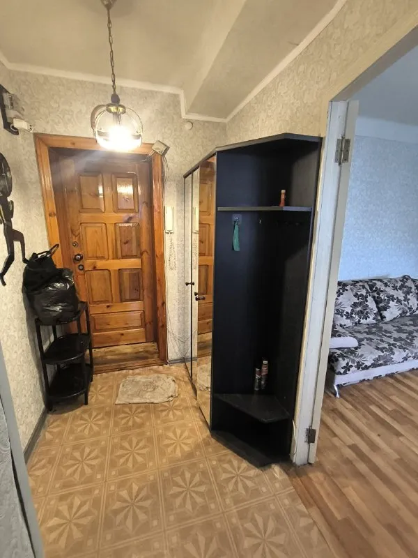 Продажа однокомнатной квартиры в центре донецка ворошиловский район!

Стройте свое пространство с агентством недвижимости город
Вы мечтаете - мы реализовываем💫

Лучшая локация города 🌆
Набережная - площадь ленина
Площадь конституции 4

☎️+79495138558

📄Прописанных нет.
📄Документы готовы к быстрой сделке.

📌Общая квадратура 30 кв м
📌4Тый этаж из 5
📌Квартира теплая
📌Вода по графику
📌Установлены пластиковые окна
📌Коммуникации поменяны
📌Застекленная лоджия
📌Требуется косметический ремонт
📌В квартире остается вся мебель и техника

Транспортная развязка в любую точку города
Магазины, супермаркеты
Кафе, рестораны и т. Д

Стоимость 3 600 000 ₽
Реальному покупателю возможен торг!
Ключи в агентстве, показ в любое время!

☎️+79495138558 - фотография - 6