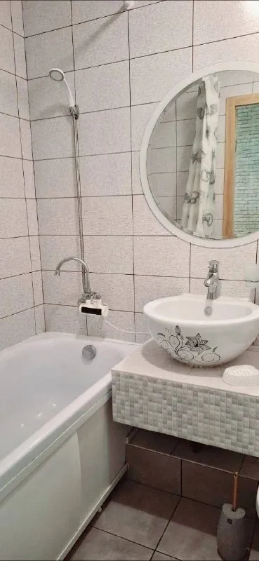 🏡Сдам 1-однокомнатную квартиру
🌇Город: донецк днр
🏙️Район: центр текстильщика
🗺Ул. Петровского 134. Ор. «обжора»

- 3 Этаж.
- С хорошим ремонтом.
- Имеется необходимая мебель, отличное спальное место,
3-Три шкафа, из техники: холодильник, телевизор, стиральная машина.
-Застекленный балкон.
• Вода по графику в квартиру поступает.
• Развита инфраструктура.
• В шаговой доступности магазины, рынок, остановка, общественного транспорта.
✍️Сдается на долгий срок.

💴Аренда: 35.000/ мес.
Счетчики, свет
+ Залоговая сумма
40.000 Рублей.
🤗Предложение от надёжного риэлтора:
📞Телефон/ +79496591721
📲 Telegram/+79495126813 эрика

📨Подписаться - фотография - 4