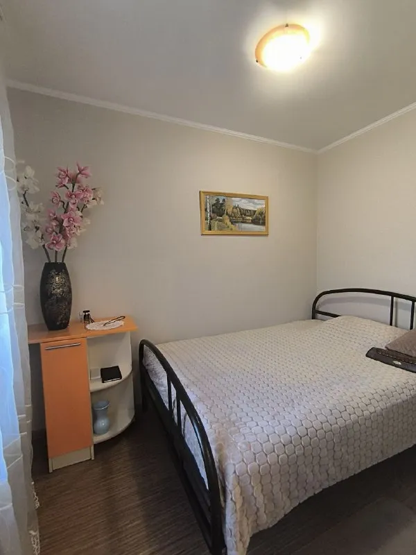 Эксклюзивно продается дом 🏡

🌇Донецк в куйбышевском ориентир – ул. Словацкая.  📌

✅Дом 50м2,  с ремонтом, в отличном  состоянии.
✅Две изолированные спальни + гостиная, зал,   кухня, прихожая и с\у.
⛽Отопление газовое, двухконтурный котел, кондиционер, окна пластик.
👍Капитальный забор по фасаду.  

🌎Участок 4 сотки.
💰Цена 4.800.000 рублей

Задать вопрос или записаться на просмотр
📲☎️+79493170115 Агентство.

🛫Подписаться  |  дать объявление
📲Наш max - фотография - 3