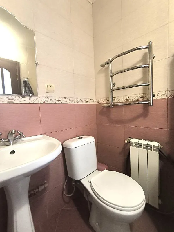 Эксклюзивно продается дом 🏡

🌇Донецк в куйбышевском ориентир – ул. Словацкая.  📌

✅Дом 50м2,  с ремонтом, в отличном  состоянии.
✅Две изолированные спальни + гостиная, зал,   кухня, прихожая и с\у.
⛽Отопление газовое, двухконтурный котел, кондиционер, окна пластик.
👍Капитальный забор по фасаду.  

🌎Участок 4 сотки.
💰Цена 4.800.000 рублей

Задать вопрос или записаться на просмотр
📲☎️+79493170115 Агентство.

🛫Подписаться  |  дать объявление
📲Наш max - фотография - 5