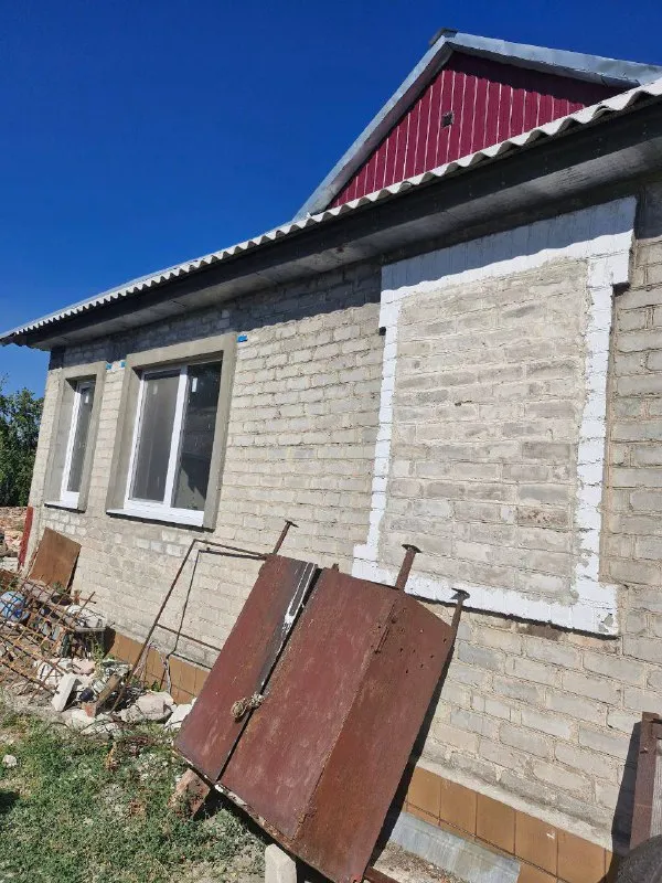 ‼️Продажа дома! Кировский район. Питьевой ставок‼️
Продается дом в состоянии перестройки с участком. Участок не приватизирован.
Вода и электричество заведены. 12 соток. Общая площадь дома 106кв. М. Кирпич.
Цена 2,500,000р!
+79498382599 Галина ан - фотография - 1