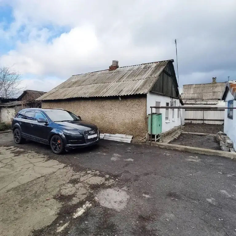 Продам дом 42 м² с участком 19 соток, иловайск, ул. Пролетарская
Дом с пластиковыми окнами, электроконвекторами и печным отоплением, на участке 19 соток. На участке питьевая скважина с санэпидзаключением, три гаража (один под газель), большой свинарник и сарай для птицы, большой вольер для собаки, просторный двор, подходит для ведения хозяйства.
Документы готовы к продаже, один собственник.
Цена 2 500 000р. Звоните: +7-949-087-60-65.
▪️ Недвижимость большого харцызска 👈 подписаться
▪️ Разместить объявление
▪️ Обсудить - фотография - 4
