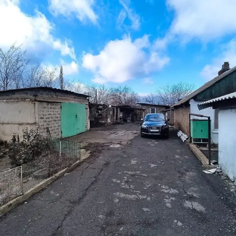 Продам дом 42 м² с участком 19 соток, иловайск, ул. Пролетарская
Дом с пластиковыми окнами, электроконвекторами и печным отоплением, на участке 19 соток. На участке питьевая скважина с санэпидзаключением, три гаража (один под газель), большой свинарник и сарай для птицы, большой вольер для собаки, просторный двор, подходит для ведения хозяйства.
Документы готовы к продаже, один собственник.
Цена 2 500 000р. Звоните: +7-949-087-60-65.
▪️ Недвижимость большого харцызска 👈 подписаться
▪️ Разместить объявление
▪️ Обсудить - фотография - 6