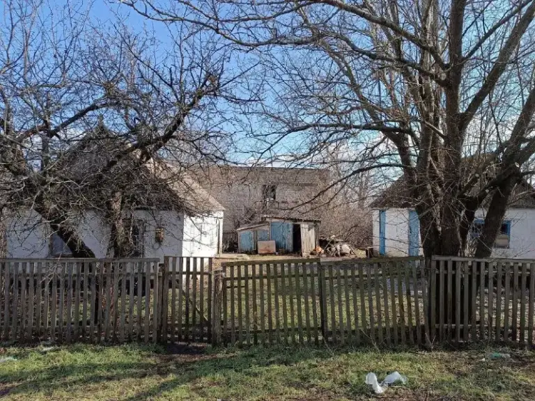Продам частный дом 🏡
🌇В пгт. Володарское, куйбышевский микрорайон, улица куйбышева📌
👍Отличное месторасположение, близко к центру
✅Печное отопление
💧Вода и туалет во дворе.
✅Огород, летняя кухня, сараи, всё требует ремонта или можно под снос для новой постройки или бизнеса !
💰Стоимость 800 тысяч рублей.
Писать а личку! Есть все соц. Сети!
📲☎️+79065365861
🛫Подписаться | дать объявление
📲Наш max - фотография - 1
