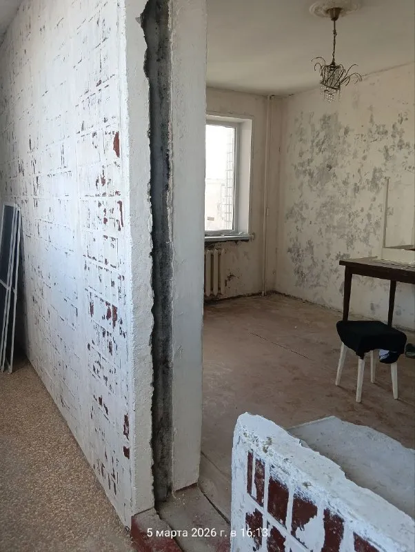 Продам крупногабаритную (34.4м. Кв. ) 1но комнатную квартиру на м-н солнечном, ул. Скляренко. 10/14 этажного (водичка идет хорошо). Лоджия 6м. – застеклена. Комната 17м. Кв. Окна пластиковые. Квартира под ремонт. Тамбур на 4 квартиры. Ленинский проспект, рынок, м-н мирный – все рядом, прекрасная инфраструктура города. Цена - 2 400 000 руб. Ан анна +7 949 470 04 83 (феникс), +7 949 796 89 69 (миранда). - фотография - 4