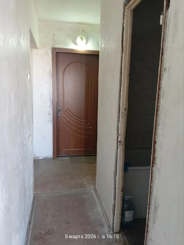 Продам крупногабаритную (34.4м. Кв. ) 1но комнатную квартиру на м-н солнечном, ул. Скляренко. 10/14 этажного (водичка идет хорошо). Лоджия 6м. – застеклена. Комната 17м. Кв. Окна пластиковые. Квартира под ремонт. Тамбур на 4 квартиры. Ленинский проспект, рынок, м-н мирный – все рядом, прекрасная инфраструктура города. Цена - 2 400 000 руб. Ан анна +7 949 470 04 83 (феникс), +7 949 796 89 69 (миранда). - фотография - 6