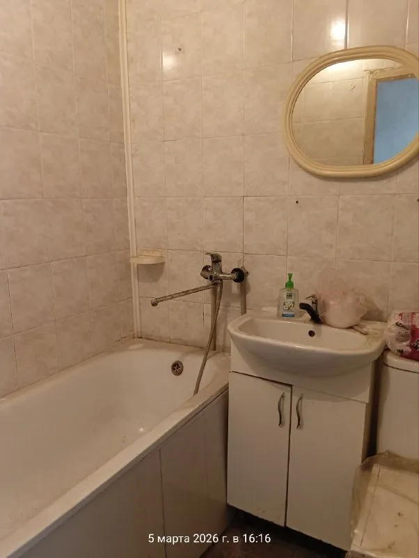 Продам крупногабаритную (34.4м. Кв. ) 1но комнатную квартиру на м-н солнечном, ул. Скляренко. 10/14 этажного (водичка идет хорошо). Лоджия 6м. – застеклена. Комната 17м. Кв. Окна пластиковые. Квартира под ремонт. Тамбур на 4 квартиры. Ленинский проспект, рынок, м-н мирный – все рядом, прекрасная инфраструктура города. Цена - 2 400 000 руб. Ан анна +7 949 470 04 83 (феникс), +7 949 796 89 69 (миранда). - фотография - 8