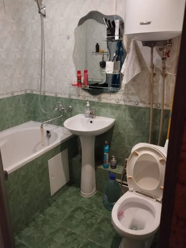 Сдаётся двухкомнатная квартира, город харцызск, район черёмушки, мкр. Металлургов дом 6,2 этаж пятиэтажного дома, окна пластиковые, балкон остекленный, с мебелью и бытовой техникой. Состояние жилое, хорошее. Подъезд чистый, ухоженный. Цена 20.000₽+коммунальные платежи, первый и последний месяц. На долгий срок. По вопросам тел. (+7(916)017-15-44)
(+7 (949) 323-98-42)Комментарии не читаю - фотография - 10