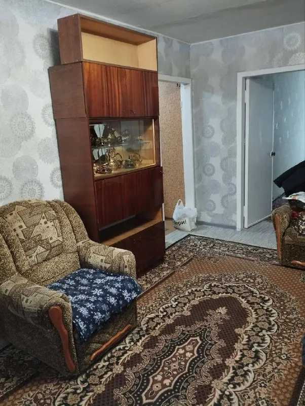 Сдаётся двухкомнатная квартира, город харцызск, район черёмушки, мкр. Металлургов дом 6,2 этаж пятиэтажного дома, окна пластиковые, балкон остекленный, с мебелью и бытовой техникой. Состояние жилое, хорошее. Подъезд чистый, ухоженный. Цена 20.000₽+коммунальные платежи, первый и последний месяц. На долгий срок. По вопросам тел. (+7(916)017-15-44)
(+7 (949) 323-98-42)Комментарии не читаю - фотография - 3