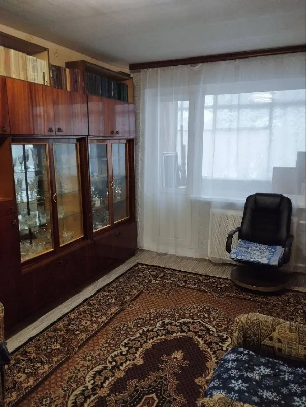 Сдаётся двухкомнатная квартира, город харцызск, район черёмушки, мкр. Металлургов дом 6,2 этаж пятиэтажного дома, окна пластиковые, балкон остекленный, с мебелью и бытовой техникой. Состояние жилое, хорошее. Подъезд чистый, ухоженный. Цена 20.000₽+коммунальные платежи, первый и последний месяц. На долгий срок. По вопросам тел. (+7(916)017-15-44)
(+7 (949) 323-98-42)Комментарии не читаю - фотография - 4
