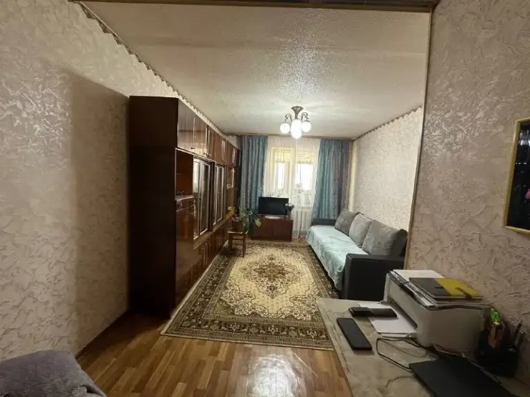🏡Продам 1-однокомнатную квартиру
🌇Город: зугрэс днр
🗺Улица 60 лет октября, 19

• Этажность–3/5 жилого дома
• Общая площадь–36 м2

• Квартира не угловая
• Рядом школа, детский садик, больница, магазины и автостоянка
• Документы готовы
🔥Собственник

💴Цена: 1🍋400.000 рублей
☎️+7(949) 437-61-93

📨Подписаться - фотография - 2