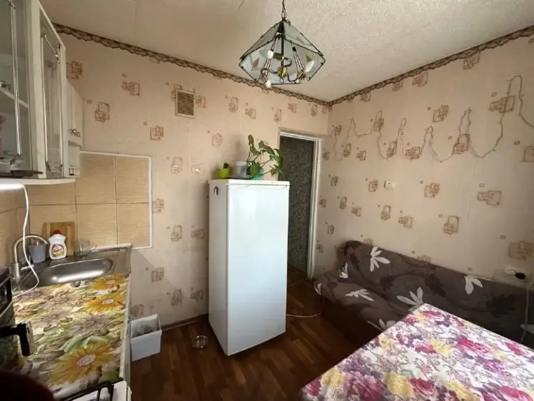 🏡Продам 1-однокомнатную квартиру
🌇Город: зугрэс днр
🗺Улица 60 лет октября, 19

• Этажность–3/5 жилого дома
• Общая площадь–36 м2

• Квартира не угловая
• Рядом школа, детский садик, больница, магазины и автостоянка
• Документы готовы
🔥Собственник

💴Цена: 1🍋400.000 рублей
☎️+7(949) 437-61-93

📨Подписаться - фотография - 5