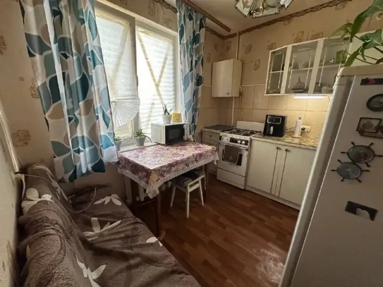 🏡Продам 1-однокомнатную квартиру
🌇Город: зугрэс днр
🗺Улица 60 лет октября, 19

• Этажность–3/5 жилого дома
• Общая площадь–36 м2

• Квартира не угловая
• Рядом школа, детский садик, больница, магазины и автостоянка
• Документы готовы
🔥Собственник

💴Цена: 1🍋400.000 рублей
☎️+7(949) 437-61-93

📨Подписаться - фотография - 6