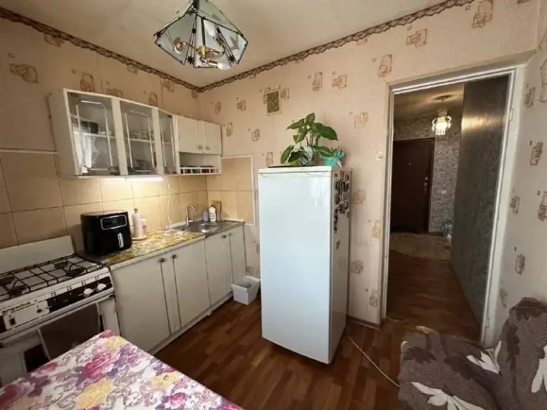 🏡Продам 1-однокомнатную квартиру
🌇Город: зугрэс днр
🗺Улица 60 лет октября, 19

• Этажность–3/5 жилого дома
• Общая площадь–36 м2

• Квартира не угловая
• Рядом школа, детский садик, больница, магазины и автостоянка
• Документы готовы
🔥Собственник

💴Цена: 1🍋400.000 рублей
☎️+7(949) 437-61-93

📨Подписаться - фотография - 7
