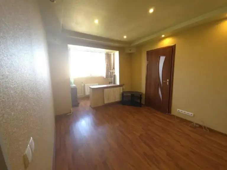 🏡Продаётся 3-трехкомнатная квартира
🌇Город: донецк днр
🏙️Район: кировский
🗺Микрорайон текстильщик, улица петровского

• Этажность–9/9 жилого дома
• Общая площадь–60.9 м2

• Квартира с хорошим ремонтом
• Остаётся встроенная кухня
• Окна пластиковые, установлена система тёплый пол
• На стояки установлены насосы
• Хорошая транспортная развязка
• Документы готовы
🔥Собственник

💴Цена: 4🍋900.000 рублей
📍Торг
☎️+7(949) 811-71-82

📨Подписаться - фотография - 2