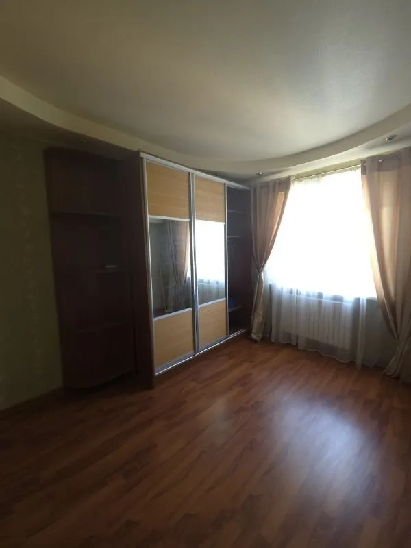🏡Продаётся 3-трехкомнатная квартира
🌇Город: донецк днр
🏙️Район: кировский
🗺Микрорайон текстильщик, улица петровского

• Этажность–9/9 жилого дома
• Общая площадь–60.9 м2

• Квартира с хорошим ремонтом
• Остаётся встроенная кухня
• Окна пластиковые, установлена система тёплый пол
• На стояки установлены насосы
• Хорошая транспортная развязка
• Документы готовы
🔥Собственник

💴Цена: 4🍋900.000 рублей
📍Торг
☎️+7(949) 811-71-82

📨Подписаться - фотография - 4