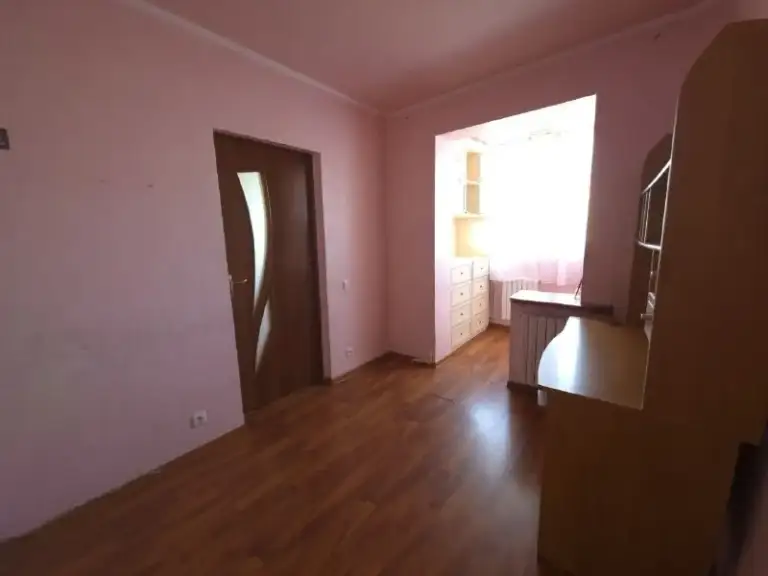 🏡Продаётся 3-трехкомнатная квартира
🌇Город: донецк днр
🏙️Район: кировский
🗺Микрорайон текстильщик, улица петровского

• Этажность–9/9 жилого дома
• Общая площадь–60.9 м2

• Квартира с хорошим ремонтом
• Остаётся встроенная кухня
• Окна пластиковые, установлена система тёплый пол
• На стояки установлены насосы
• Хорошая транспортная развязка
• Документы готовы
🔥Собственник

💴Цена: 4🍋900.000 рублей
📍Торг
☎️+7(949) 811-71-82

📨Подписаться - фотография - 5