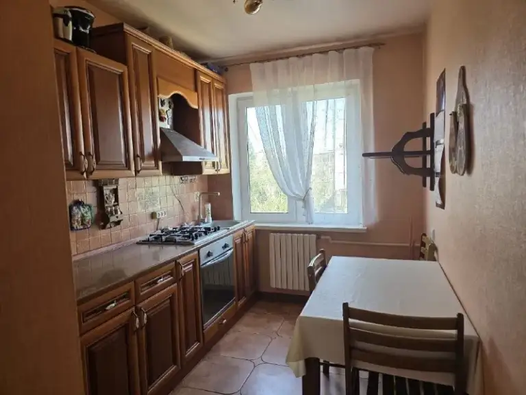 🏡Продаётся 3-трехкомнатная квартира
🌇Город: донецк днр
🏙️Район: кировский
🗺Микрорайон текстильщик, улица петровского

• Этажность–9/9 жилого дома
• Общая площадь–60.9 м2

• Квартира с хорошим ремонтом
• Остаётся встроенная кухня
• Окна пластиковые, установлена система тёплый пол
• На стояки установлены насосы
• Хорошая транспортная развязка
• Документы готовы
🔥Собственник

💴Цена: 4🍋900.000 рублей
📍Торг
☎️+7(949) 811-71-82

📨Подписаться - фотография - 7