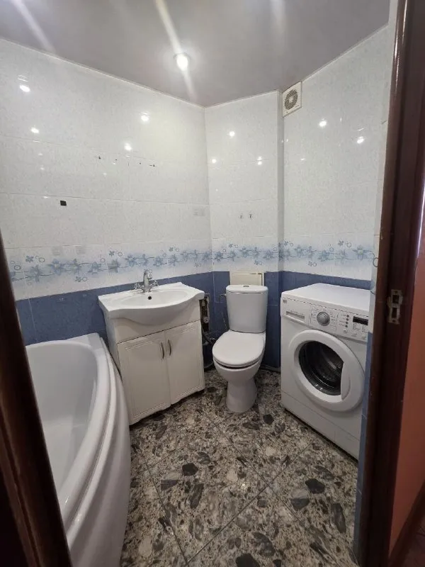 🏡Продаётся 3-трехкомнатная квартира
🌇Город: донецк днр
🏙️Район: кировский
🗺Микрорайон текстильщик, улица петровского

• Этажность–9/9 жилого дома
• Общая площадь–60.9 м2

• Квартира с хорошим ремонтом
• Остаётся встроенная кухня
• Окна пластиковые, установлена система тёплый пол
• На стояки установлены насосы
• Хорошая транспортная развязка
• Документы готовы
🔥Собственник

💴Цена: 4🍋900.000 рублей
📍Торг
☎️+7(949) 811-71-82

📨Подписаться - фотография - 9