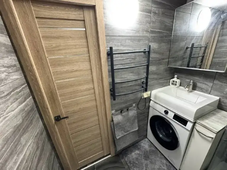 Продам однокомнатную квартиру

🌇Донецк, микрорайон цветочный - лучшее место буденовского района📌

✅В идеальном состоянии!!
🏦Торговые центры, развлекательные комплексы, спортивные клубы
Школы, детские сады - в шаговой доступности
✅Рядом множество магазинов, салонов услуг. Через дорогу - свято-троицкий собор ⛪️
✅Новый лифт
✅Крупногабаритная планировка - фотография - 10