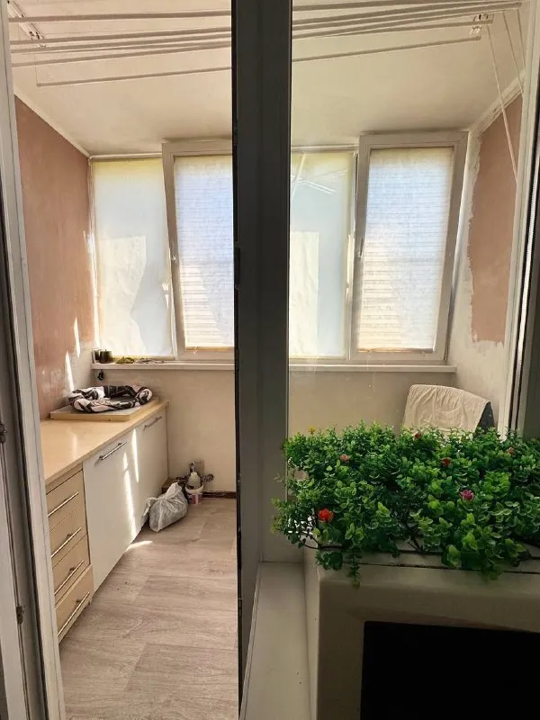 Продам однокомнатную квартиру

🌇Донецк, микрорайон цветочный - лучшее место буденовского района📌

✅В идеальном состоянии!!
🏦Торговые центры, развлекательные комплексы, спортивные клубы
Школы, детские сады - в шаговой доступности
✅Рядом множество магазинов, салонов услуг. Через дорогу - свято-троицкий собор ⛪️
✅Новый лифт
✅Крупногабаритная планировка - фотография - 8