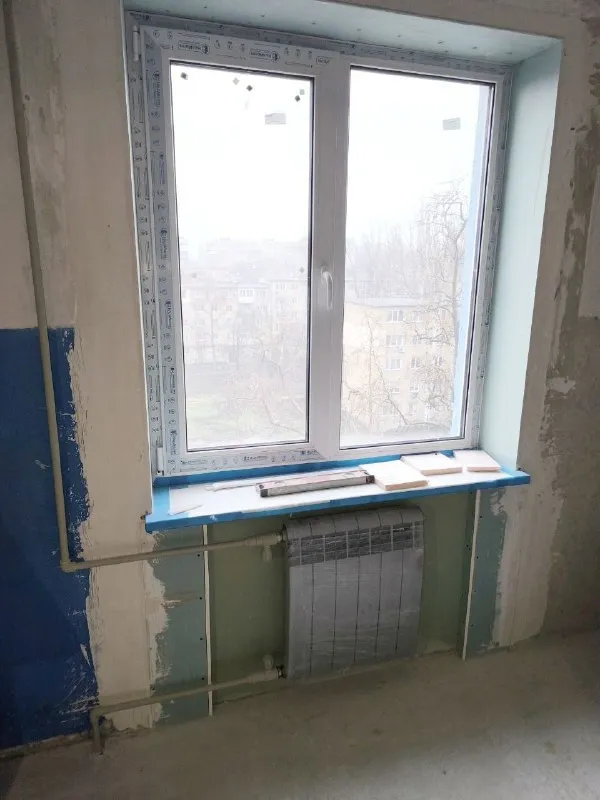 Продам однокомнатную квартиру

🌇В пролетарском районе города донецка (ориентир кондитерская пекарня ласуня). 📌

✅Этаж 7/9.
✅Общая площадь 32 м².
✅Квартира с начатым капитальным ремонтом, выполнены все черновые работы и заменены коммуникации.
✅Залита стяжка пола, новая электропроводка, современная система отопления и водопровода.
✅Установлена инсталляция для унитаза и сливной трап для душевой кабины. - фотография - 7