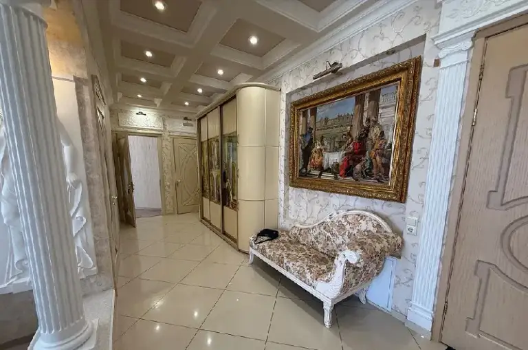 Квартира komfort klass с мебелью и техникой площадь ленина-новострой, парко место бонусом !

☎️79495059339

Стройте свое пространство с агентством недвижимости город.
Вы мечтаете - мы реализовываем💫

📍Новострой + паркинг в центре ворошиловского района пл. Ленина ❕
Лучшая локация донецка ❕

Аренда 3х комнатной квартиры 128 квадратов + большой балкон и гардеробная.
Все что вы видите на видео в квартире остается ❕
Шикарно развита инфраструктура :
✔️Магазины

✔️Супермаркеты

✔️Школа

✔️Бульвар пушкина

✔️Площадь ленина
Состояние ремонта идеальное, заходи и живи 👌

Цена: 25 000 000

Показ в любое время - фотография - 3