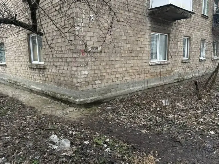 Город: харцызск. 💰 цена:2,3 млн руб.

Продам 2х-комнатную квартиру на 1 этаже, теплая, отлично подойдёт под жильё или магазин!

📍 Адрес: трубная сторона, напротив центральной, проходной хтз
🏠 Площадь: 43,13 кв. М
🔧 Состояние: под ремонт

Описание:
Квартира требует ремонта, но уже обновлены окна и входные двери, что значительно сократит ваши затраты.

Не упустите возможность выгодного инвестирования в перспективное место!
Рядом: детский сад, школа.
Феникс: +79495364870 ( собственник)

▪️ Недвижимость большого харцызска 👈 подписаться
▪️ Разместить объявление
▪️ Обсудить - фотография - 2