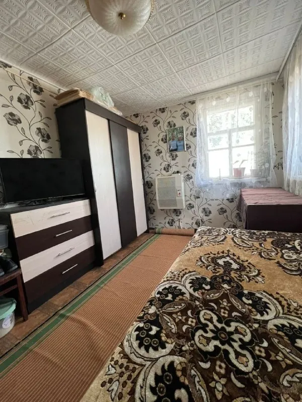 🏡Продаётся дом в кировском районе
🌇Город: донецк днр
🗺11 Поселок, сокол
• Участок–10 соток земли
• Дом газифицированный
• В доме четыре комнаты, кухня, туалет, ванная комната
• На территории две скважины по 30 метров и огород
• В огороде растет малина, ежевика и много фруктовых деревьев
• Рядом школа, детский садик, магазины, остановки общественного транспорта
🔥Собственник
💴Цена: 3🍋800.000 рублей
☎️+7(949) 428-03-00 Светлана
📨Подписаться - фотография - 4