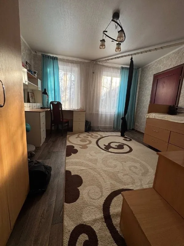 🏡Продается дом в ленинском районе
🌇Город: донецк днр
🗺Ориентир стадион металлург

• Площадь–135 м2. 3.5 сотки земли

• На территории навес на две машины, капитальный гараж на одну машину
• Забор из шлакоблока, беседка, 2-ва входа
• Дом в жилом состоянии
• Хорошие плодовые деревья
• Есть рабочая баня, камин, печка,
Два газовых котла, один работает на случай отключения света
• Кондиционеры, бойлер, установлена в погребе система водоснабжения
• Вода есть всегда

• Установлен дорогой нормализатор напряжения
• Три спальни, большая ванная, зал, гардеробная, котельная, веранда
• Собственник, мы в нем живем
• Больше фото по запросу
• Документы готовы

💴Цена: 8🍋000.000 рублей
☎️+7(949) 439-38-23

📨Подписаться - фотография - 5