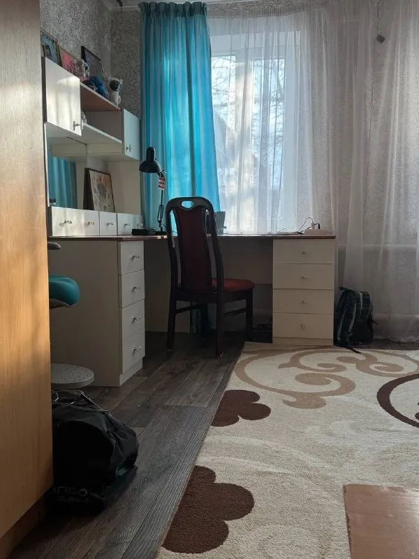 🏡Продается дом в ленинском районе
🌇Город: донецк днр
🗺Ориентир стадион металлург

• Площадь–135 м2. 3.5 сотки земли

• На территории навес на две машины, капитальный гараж на одну машину
• Забор из шлакоблока, беседка, 2-ва входа
• Дом в жилом состоянии
• Хорошие плодовые деревья
• Есть рабочая баня, камин, печка,
Два газовых котла, один работает на случай отключения света
• Кондиционеры, бойлер, установлена в погребе система водоснабжения
• Вода есть всегда

• Установлен дорогой нормализатор напряжения
• Три спальни, большая ванная, зал, гардеробная, котельная, веранда
• Собственник, мы в нем живем
• Больше фото по запросу
• Документы готовы

💴Цена: 8🍋000.000 рублей
☎️+7(949) 439-38-23

📨Подписаться - фотография - 7