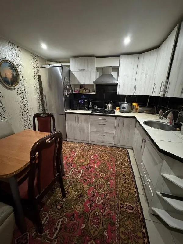 🏡Продается дом в ленинском районе
🌇Город: донецк днр
🗺Ориентир стадион металлург

• Площадь–135 м2. 3.5 сотки земли

• На территории навес на две машины, капитальный гараж на одну машину
• Забор из шлакоблока, беседка, 2-ва входа
• Дом в жилом состоянии
• Хорошие плодовые деревья
• Есть рабочая баня, камин, печка,
Два газовых котла, один работает на случай отключения света
• Кондиционеры, бойлер, установлена в погребе система водоснабжения
• Вода есть всегда

• Установлен дорогой нормализатор напряжения
• Три спальни, большая ванная, зал, гардеробная, котельная, веранда
• Собственник, мы в нем живем
• Больше фото по запросу
• Документы готовы

💴Цена: 8🍋000.000 рублей
☎️+7(949) 439-38-23

📨Подписаться - фотография - 8