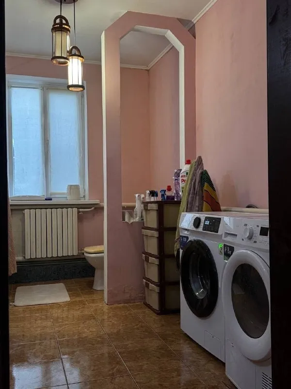 🏡Продается дом в ленинском районе
🌇Город: донецк днр
🗺Ориентир стадион металлург

• Площадь–135 м2. 3.5 сотки земли

• На территории навес на две машины, капитальный гараж на одну машину
• Забор из шлакоблока, беседка, 2-ва входа
• Дом в жилом состоянии
• Хорошие плодовые деревья
• Есть рабочая баня, камин, печка,
Два газовых котла, один работает на случай отключения света
• Кондиционеры, бойлер, установлена в погребе система водоснабжения
• Вода есть всегда

• Установлен дорогой нормализатор напряжения
• Три спальни, большая ванная, зал, гардеробная, котельная, веранда
• Собственник, мы в нем живем
• Больше фото по запросу
• Документы готовы

💴Цена: 8🍋000.000 рублей
☎️+7(949) 439-38-23

📨Подписаться - фотография - 9