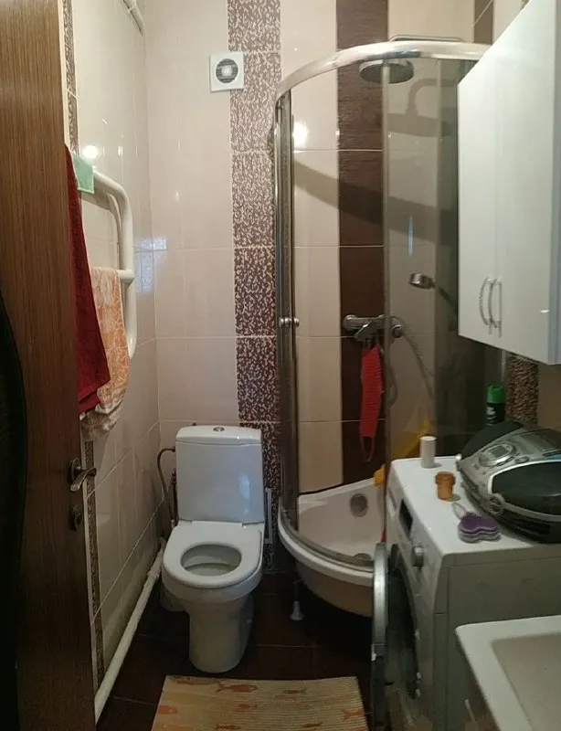 Продам жилой дом 🏡

🌇Днр город макеевка, поселок путь ильича. 📌

✅Дом жилой, сделан косметический ремонт.
⛽Дом отапливается газом, так же есть газовая колонка.
💦В подвале стоит бак на 500 литров воды.
📍Дом находится в 15 минутах езды от города, в живописной части посёлка, перед домом расположен ставок. 🔥
✅В шаговой доступности - фотография - 10