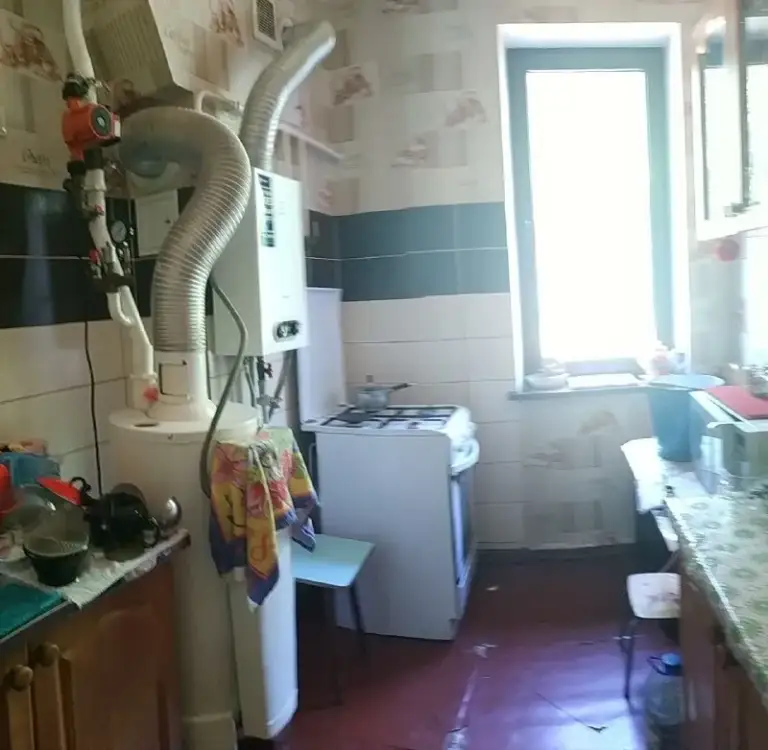 Продам жилой дом 🏡

🌇Днр город макеевка, поселок путь ильича. 📌

✅Дом жилой, сделан косметический ремонт.
⛽Дом отапливается газом, так же есть газовая колонка.
💦В подвале стоит бак на 500 литров воды.
📍Дом находится в 15 минутах езды от города, в живописной части посёлка, перед домом расположен ставок. 🔥
✅В шаговой доступности - фотография - 3