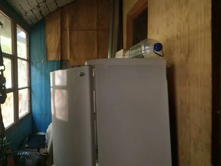 Продам жилой дом 🏡

🌇Днр город макеевка, поселок путь ильича. 📌

✅Дом жилой, сделан косметический ремонт.
⛽Дом отапливается газом, так же есть газовая колонка.
💦В подвале стоит бак на 500 литров воды.
📍Дом находится в 15 минутах езды от города, в живописной части посёлка, перед домом расположен ставок. 🔥
✅В шаговой доступности - фотография - 8