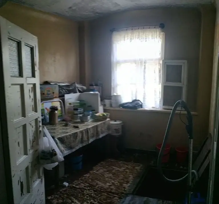 Продам жилой дом 🏡

🌇Днр город макеевка, поселок путь ильича. 📌

✅Дом жилой, сделан косметический ремонт.
⛽Дом отапливается газом, так же есть газовая колонка.
💦В подвале стоит бак на 500 литров воды.
📍Дом находится в 15 минутах езды от города, в живописной части посёлка, перед домом расположен ставок. 🔥
✅В шаговой доступности - фотография - 9