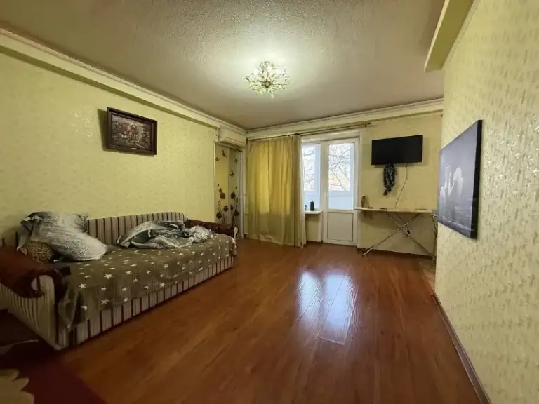 Продам однокомнатную квартиру

🌇Донецк, калининский район, ул. Пархоменко 4, ориентир: парк строителей📌

✅Этажность квартиры 3/9
💧Вода доходит
✅Общая площадь: 42 кв. М
✅Дом кирпичный
👍Большая парковка
✅Квартира с ремонтом:
Все коммуникации поменяны, окна пластиковые! - фотография - 3