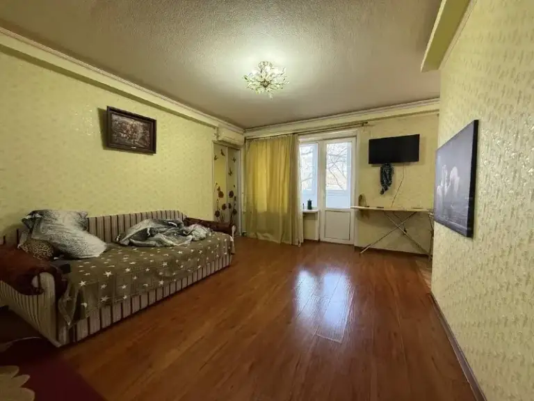 Продам однокомнатную квартиру

🌇Донецк, калининский район, ул. Пархоменко 4, ориентир: парк строителей📌

✅Этажность квартиры 3/9
💧Вода доходит
✅Общая площадь: 42 кв. М
✅Дом кирпичный
👍Большая парковка
✅Квартира с ремонтом:
Все коммуникации поменяны, окна пластиковые! - фотография - 4