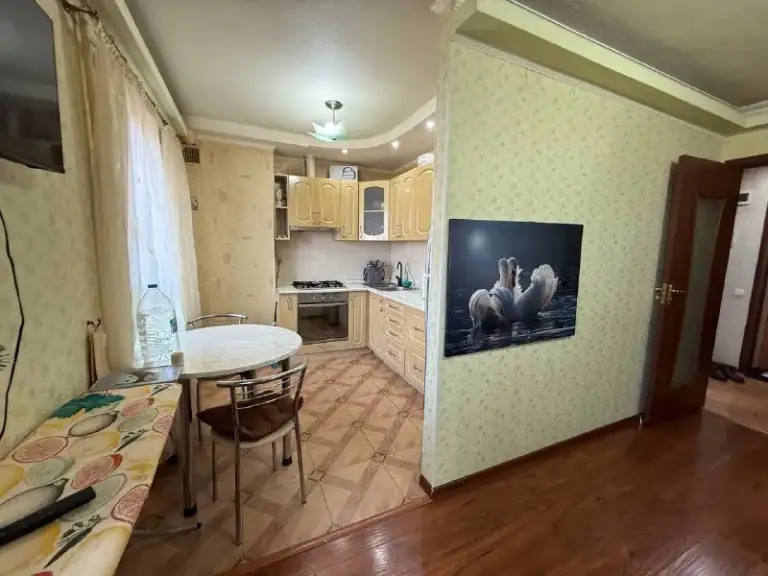 Продам однокомнатную квартиру

🌇Донецк, калининский район, ул. Пархоменко 4, ориентир: парк строителей📌

✅Этажность квартиры 3/9
💧Вода доходит
✅Общая площадь: 42 кв. М
✅Дом кирпичный
👍Большая парковка
✅Квартира с ремонтом:
Все коммуникации поменяны, окна пластиковые! - фотография - 8