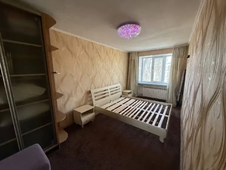 Продается 2-комнатная квартира в куйбышевском районе донецка!
Этаж 2/5

Адрес: улица корниенко 95

Цена: 4.000.000 торг

Описание:

Прекрасное расположение: в шаговой доступности детские сады, школы, рестораны и магазины.
Отличная транспортная доступность: до центра города всего 5 минут!
Комфортные условия: горячая вода с хорошим напором, удобный этаж.
Гибкость: показы возможны в любое удобное для вас время, ключи в агентстве.
+79495753652 - фотография - 4