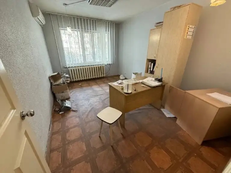 Продажа  3х комнатной квартиры

🌇В куйбышевском районе донецка, площадь бакинских комиссаров - панфилова 120📍

✅Рядом садики, школы, рестораны, магазины
Прекрасная транспортная развязка,

📍Центр города в 5 минутах!
💧Горячая вода - идёт -
✅Хороший напор!
✅Удобный этаж!

👀Показ возможен в любое время, ключи - фотография - 4