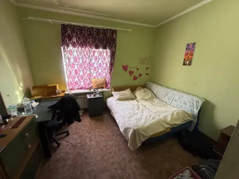 Продажа частного дома

🌇Донецк, в буденновском районе, адрес: ул. Довженко📌

🔥С прямым выходом к водоему! Уникальная локация, которая покорит вас с первого взгляда!

✅Представляем вашему вниманию исключительный шанс приобрести:

🌎9 Соток живописной земли.
🏡 Трехэтажный дом: общей площадью 180 м² — простор для ваших идей и воплощения мечты о доме.

✅Преимущества, которые делают это предложение особенным:
- Прямой выход к водоему: наслаждайтесь тишиной, природой и возможностью отдыха у воды прямо из своего двора.
- Надежный дом: здание без трещин, готовое к преображению. Косм. .. Мального комфорта.
✅Безопасность: установлена система сигнализации для вашего спокойствия.

💰Цена:13.000.000 млн. ₽

📲☎️+79495753652

Подписаться  |  📩дать объявление
📲Наш max - фотография - 4