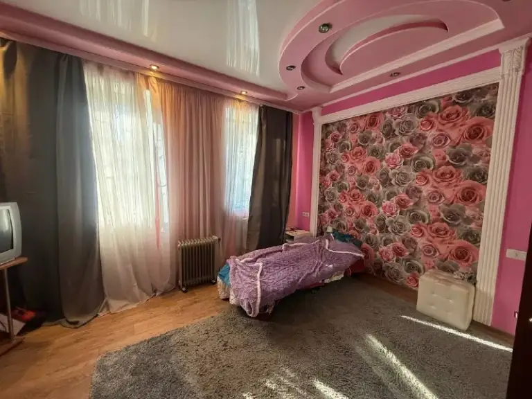 Продаётся 3‑комнатный дом в куйбышевском районе (ул. Хлебодарная), рядом с парком щербакова.
Характеристики:
Земля не приватизирована
Площадь: 49 кв. М
Вода и газ есть
Расположение: тихое место неподалёку от дк куйбышева;
Транспортная доступность: удобная развязка — легко добраться в любую точку города.
Цена:4.800.000
🔺+79495753652 - фотография - 3