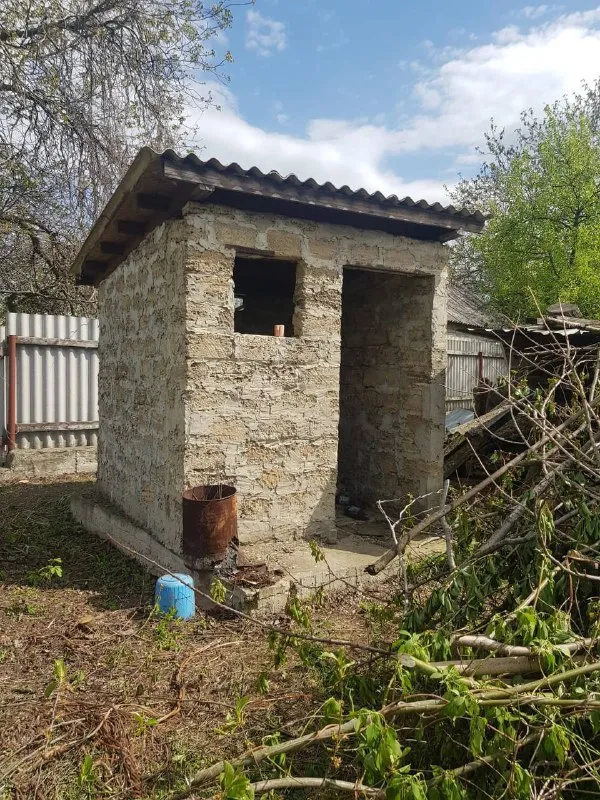 ‼️Продажа дома! Ул. Зверькова‼️
Продажа! Дом, пролетарский район, зверькова.
Дом около 60 кв. Метров нужно достроить на свой вкус. Спальня и большая гостиная с кухней. Стоит на 12 сотках земли, участок прямоугольный, не приватизирован. Газ по улице, сливная яма большая, вода на участке.
Плюсы: домик крепкий, обложен ракушняком, окна пластиковые фундамент прочный, участок огорожен качественным забором с фундаментом, большой гараж.
Минусы: нужны капиталовложения
Документы готовы, никто не прописан
Цена 3,100,000р + торг небольшой!
+79495369171 Ольга ан
*Ок. Риэлтор* - фотография - 5