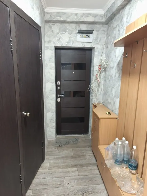 🏡Продам 2-двухкомнатную
Квартиру
🌇Город: харцызск днр
Черемушки

• Этажность–5/5 жилого дома

• Квартира теплая
Дом кооперативный, на отопление стоит счетчик, рядом школа и садик
• После ремонта: заменена и усилена проводка, поменяла канализация и водопровод, сантехника, унитаз, ванная
• Выравнены полы и стены, новые двери, поклеены обои и постелен линолеум

• Крыша перекрыта, сверху технический этаж, отдельно перекрыт козырек над балконом, стоит французский балкон

• Остаётся мебель и техника: бойлер, холодильник, микроволновая печь, варочная поверхность, духовой шкаф
• Можно под материнский капитал
🔥Собственник

💴Цена: 3🍋000.000 рублей
☎️+7(949) 659-09-50

📨Подписаться - фотография - 1