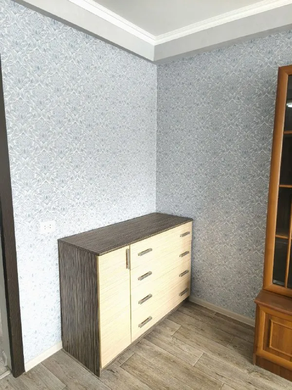 🏡Продам 2-двухкомнатную
Квартиру
🌇Город: харцызск днр
Черемушки

• Этажность–5/5 жилого дома

• Квартира теплая
Дом кооперативный, на отопление стоит счетчик, рядом школа и садик
• После ремонта: заменена и усилена проводка, поменяла канализация и водопровод, сантехника, унитаз, ванная
• Выравнены полы и стены, новые двери, поклеены обои и постелен линолеум

• Крыша перекрыта, сверху технический этаж, отдельно перекрыт козырек над балконом, стоит французский балкон

• Остаётся мебель и техника: бойлер, холодильник, микроволновая печь, варочная поверхность, духовой шкаф
• Можно под материнский капитал
🔥Собственник

💴Цена: 3🍋000.000 рублей
☎️+7(949) 659-09-50

📨Подписаться - фотография - 6