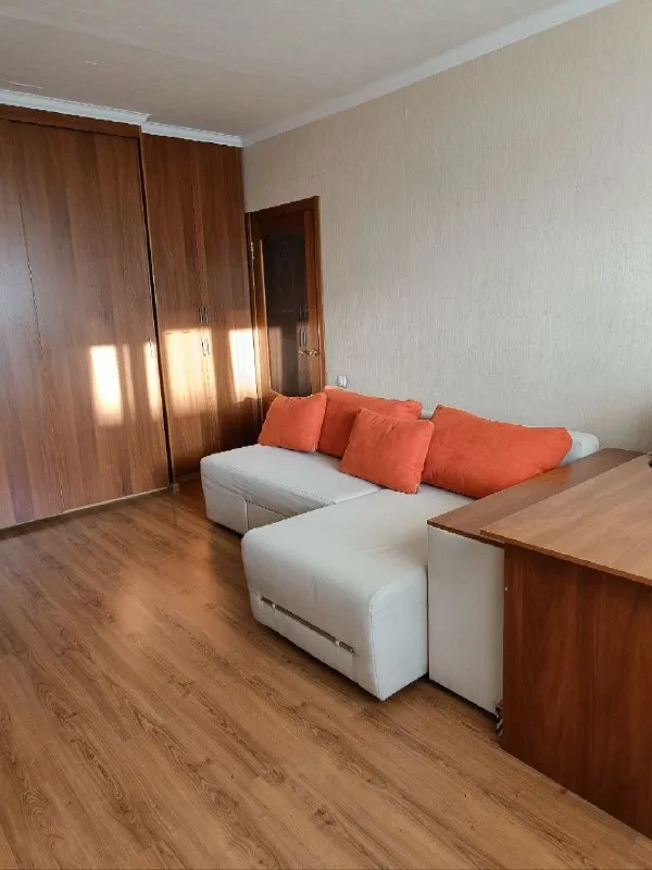 Продам однокомнатную квартиру
Продажа от собственника❗️

🌇По ул. Шутова (мкрн. Широкий), кировский район, г. Донецк📌

✅Общая площадь 36,5 м², кухня 8,7 м². Высота потолков 2,60 м. ✅на 9 этаже 9-этажного дома чешского проекта.

👍В квартире выполнен качественный капитальный ремонт. Заменена электропроводка, система отопления и сантехника. Кухня обновлена в 2024 году.

🎁Продается вместе с мебелью и бытовой техникой, можно сразу заезжать и жить.

💦. .., Детский сад, магазины, супермаркеты, рынок, аптека, а также удобная транспортная развязка.

📑Документы готовы к сделке.
💰Цена: 4 500 000 руб. Есть торг.

📲☎️+79493219732

Подписаться  |  📩дать объявление
📲Наш max - фотография - 4